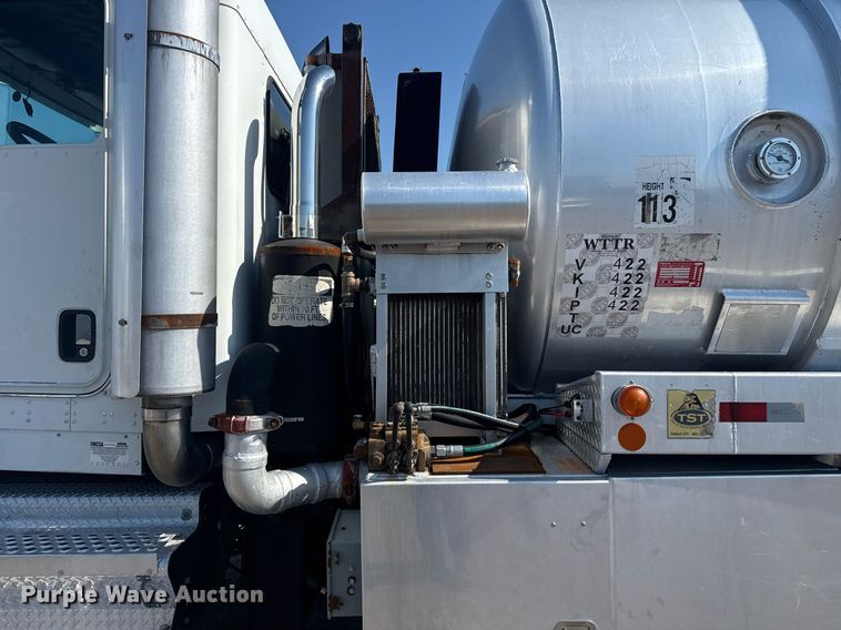 image for item EG5836 2006 Kenworth T800 vacuum truck