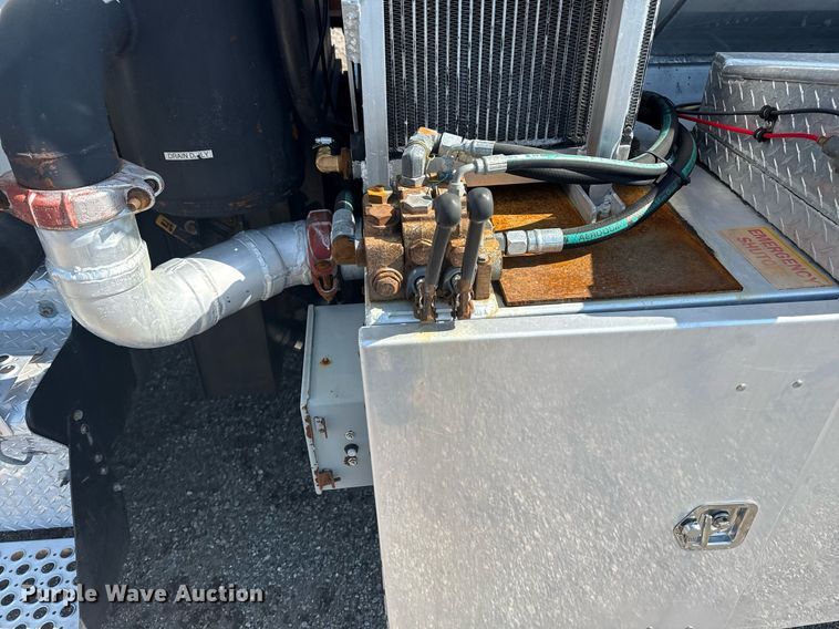 image for item EG5836 2006 Kenworth T800 vacuum truck