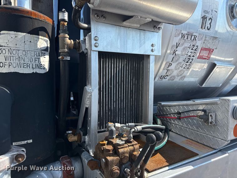 image for item EG5836 2006 Kenworth T800 vacuum truck