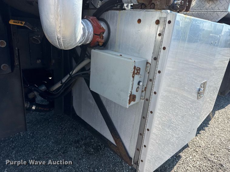 image for item EG5836 2006 Kenworth T800 vacuum truck