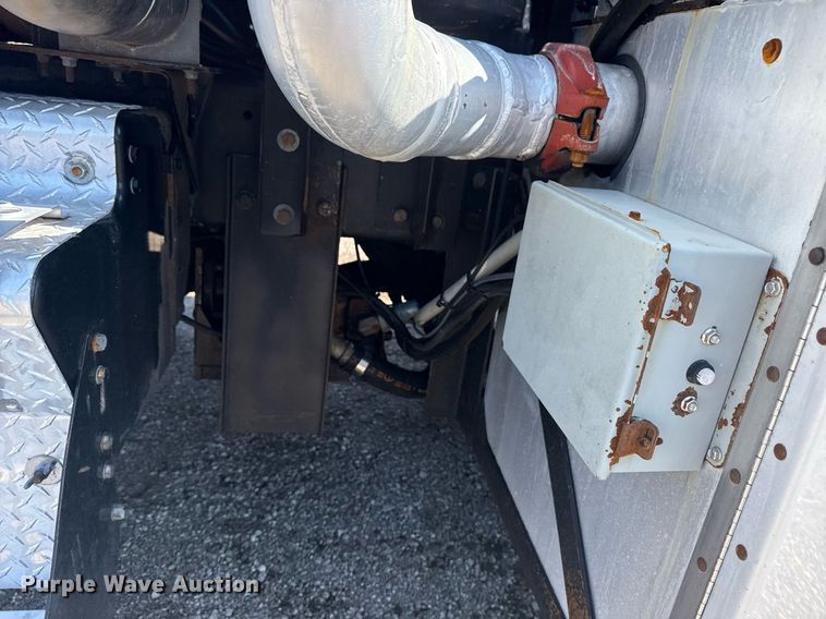 image for item EG5836 2006 Kenworth T800 vacuum truck