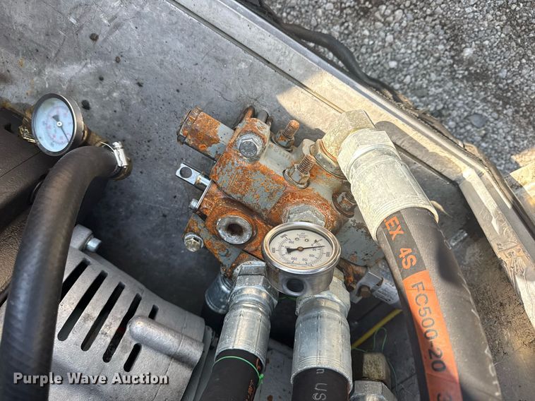 image for item EG5836 2006 Kenworth T800 vacuum truck