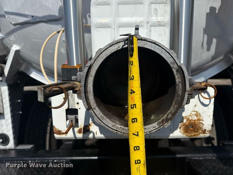 image for item EG5836 2006 Kenworth T800 vacuum truck