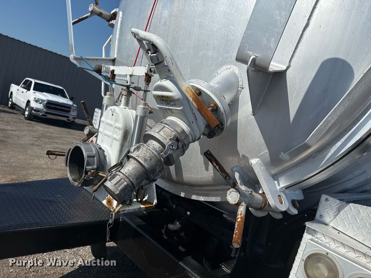 image for item EG5836 2006 Kenworth T800 vacuum truck