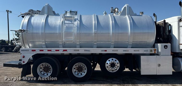 image for item EG5836 2006 Kenworth T800 vacuum truck