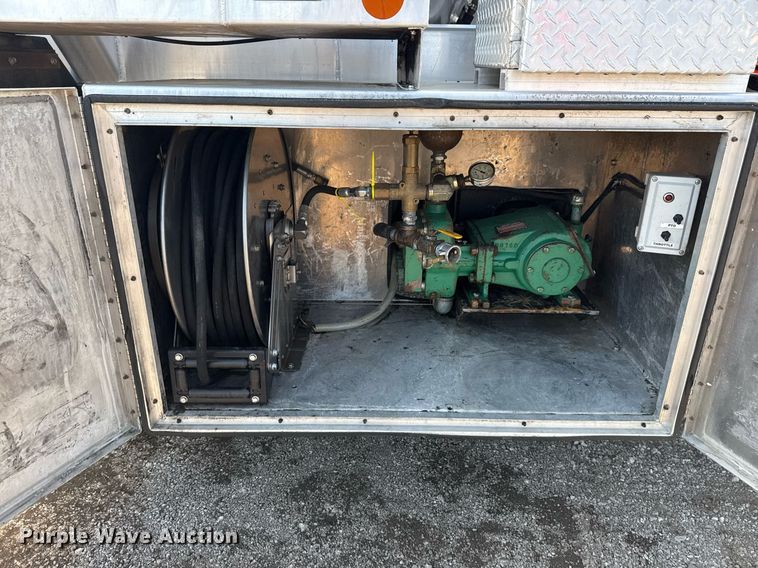 image for item EG5836 2006 Kenworth T800 vacuum truck