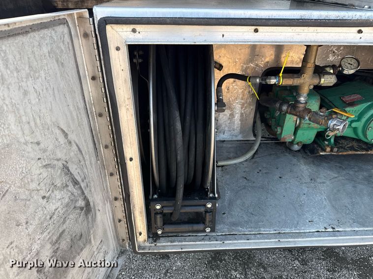 image for item EG5836 2006 Kenworth T800 vacuum truck