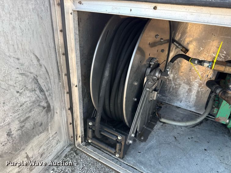 image for item EG5836 2006 Kenworth T800 vacuum truck