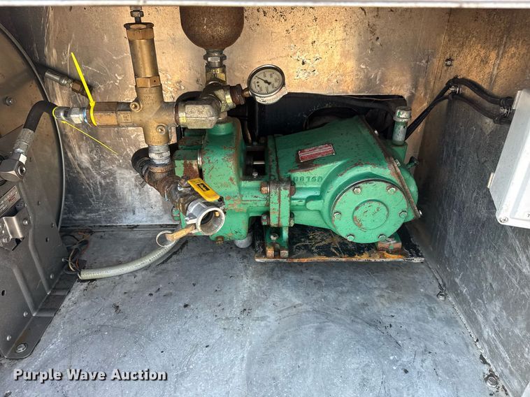 image for item EG5836 2006 Kenworth T800 vacuum truck