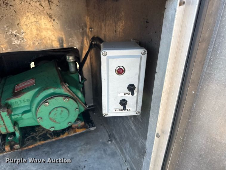 image for item EG5836 2006 Kenworth T800 vacuum truck