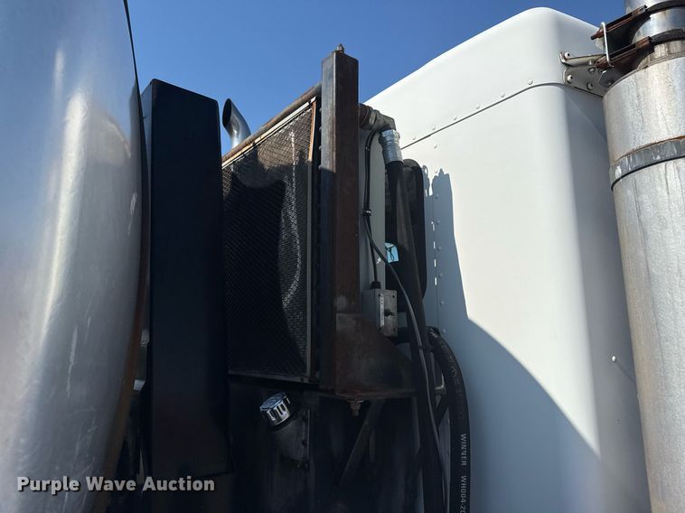 image for item EG5836 2006 Kenworth T800 vacuum truck