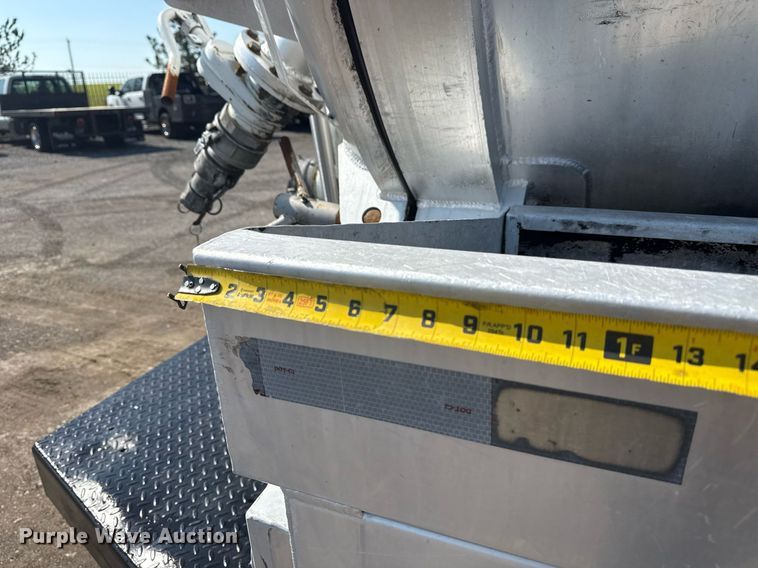 image for item EG5836 2006 Kenworth T800 vacuum truck