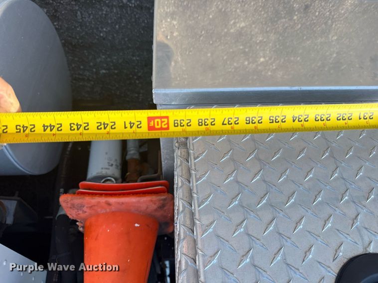 image for item EG5836 2006 Kenworth T800 vacuum truck