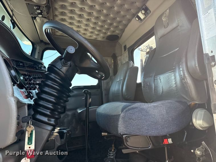 image for item EG5836 2006 Kenworth T800 vacuum truck