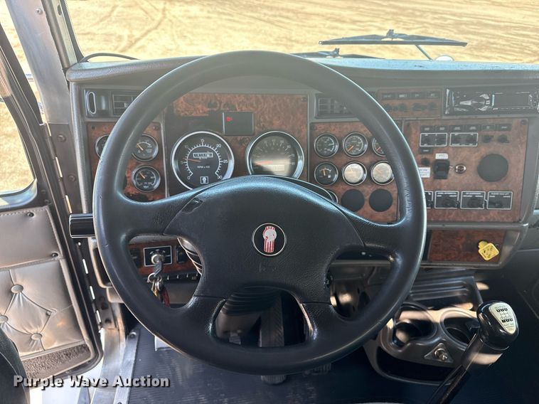 image for item EG5836 2006 Kenworth T800 vacuum truck