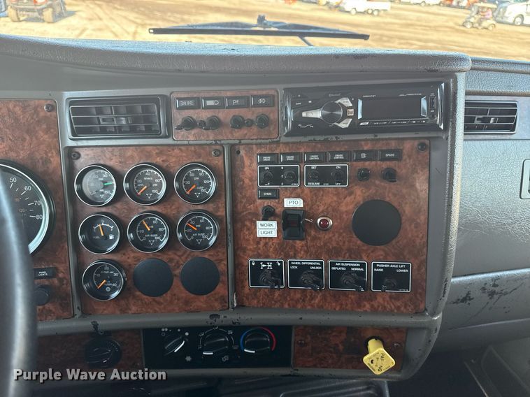 image for item EG5836 2006 Kenworth T800 vacuum truck