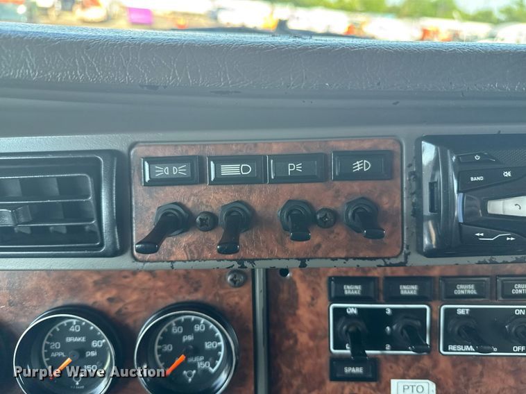 image for item EG5836 2006 Kenworth T800 vacuum truck