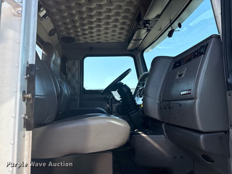 image for item EG5836 2006 Kenworth T800 vacuum truck