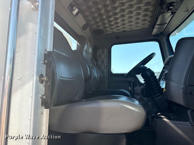 image for item EG5836 2006 Kenworth T800 vacuum truck