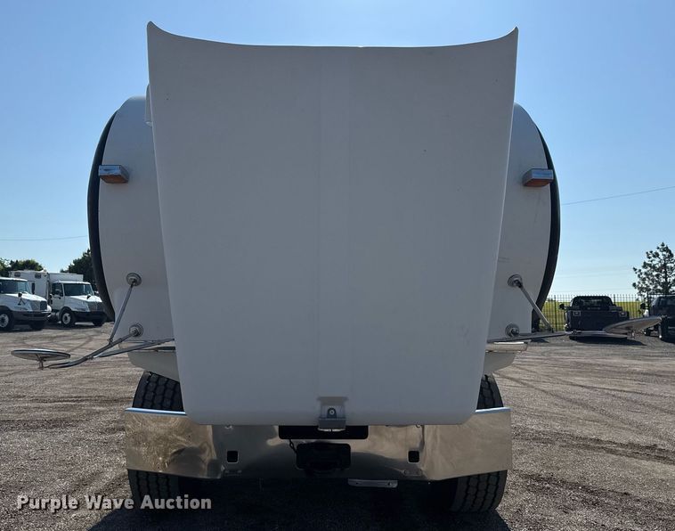 image for item EG5836 2006 Kenworth T800 vacuum truck