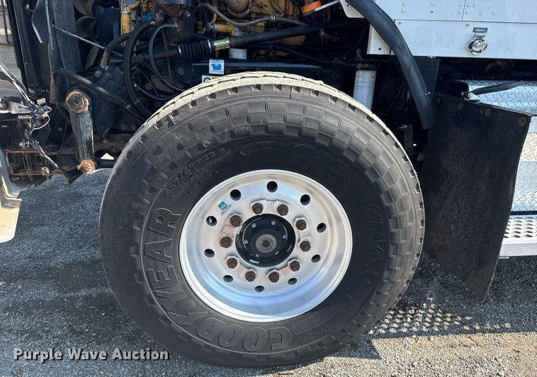 image for item EG5836 2006 Kenworth T800 vacuum truck