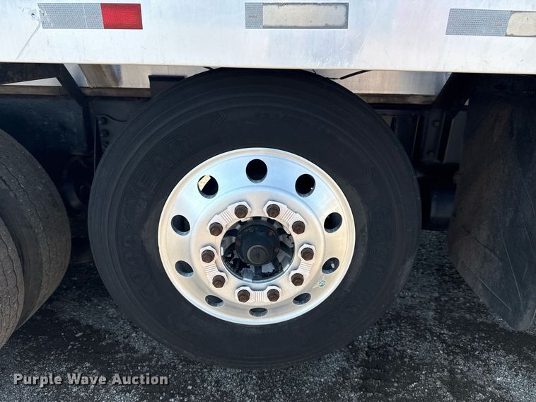 image for item EG5836 2006 Kenworth T800 vacuum truck