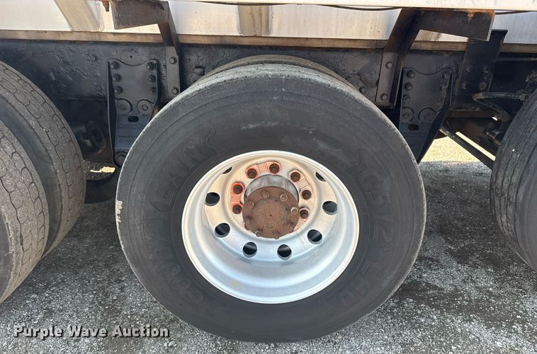 image for item EG5836 2006 Kenworth T800 vacuum truck