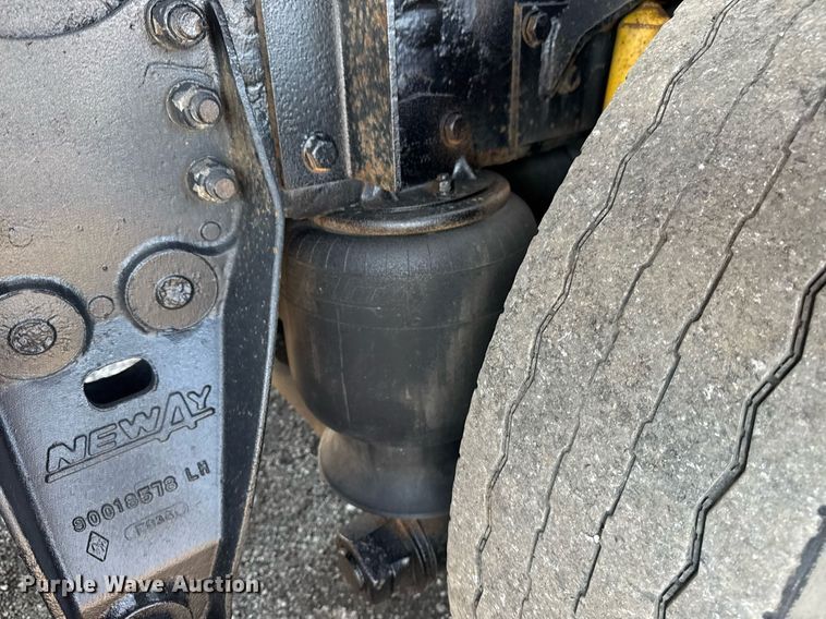 image for item EG5836 2006 Kenworth T800 vacuum truck