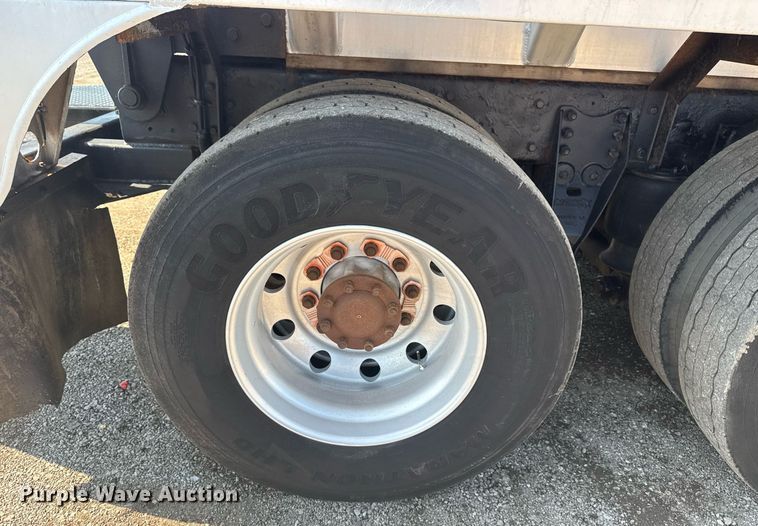 image for item EG5836 2006 Kenworth T800 vacuum truck