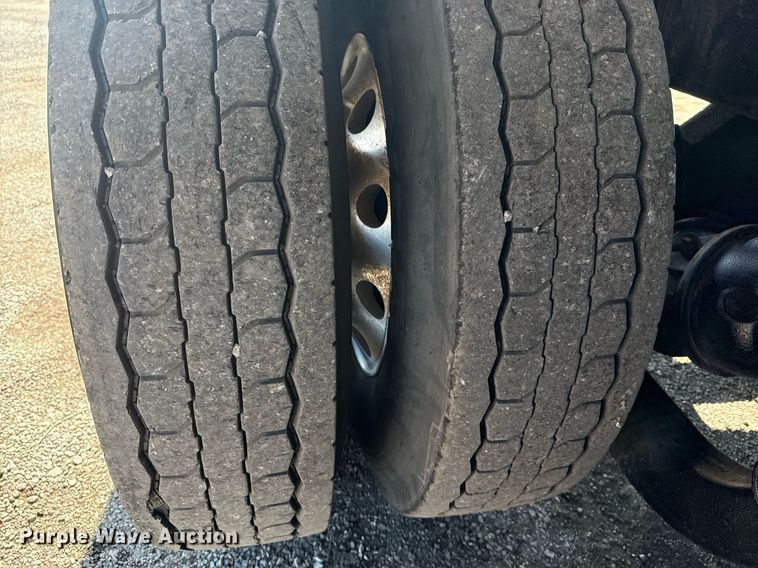 image for item EG5836 2006 Kenworth T800 vacuum truck