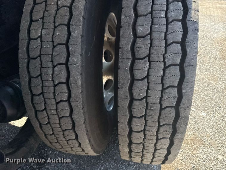 image for item EG5836 2006 Kenworth T800 vacuum truck