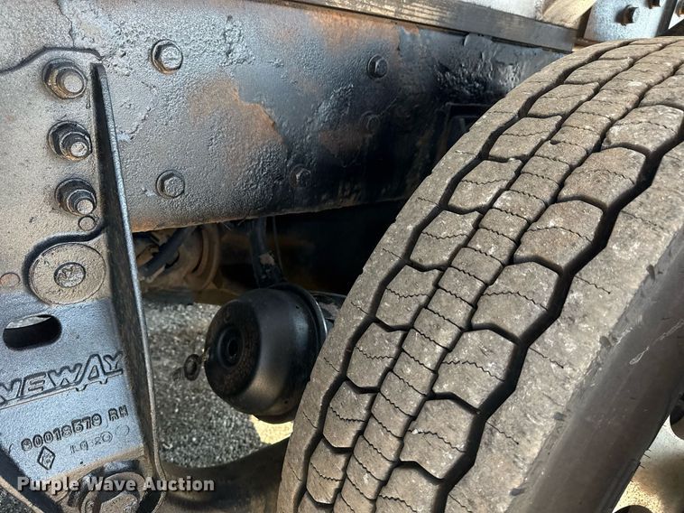 image for item EG5836 2006 Kenworth T800 vacuum truck