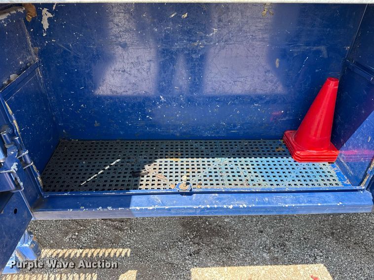 image for item EG5847 2010 International 4300 utility / service truck