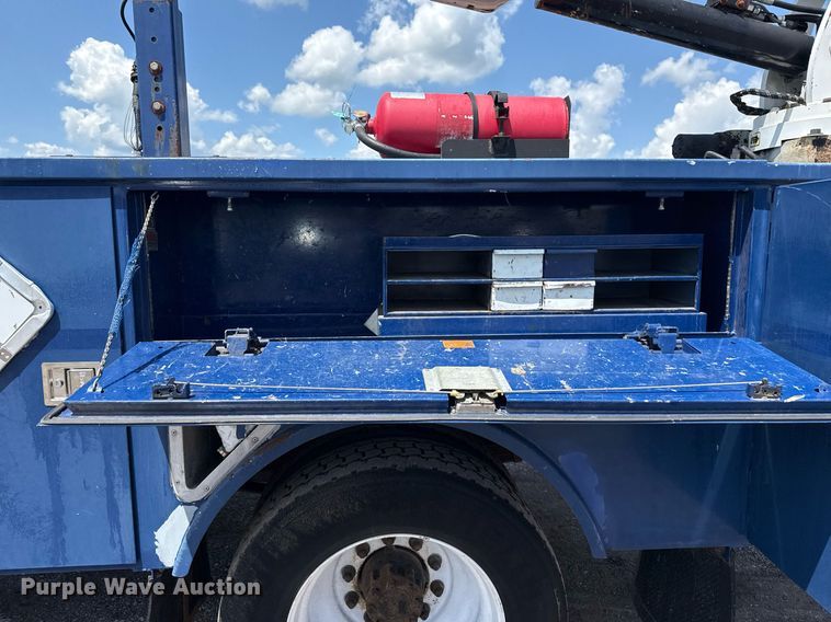 image for item EG5847 2010 International 4300 utility / service truck