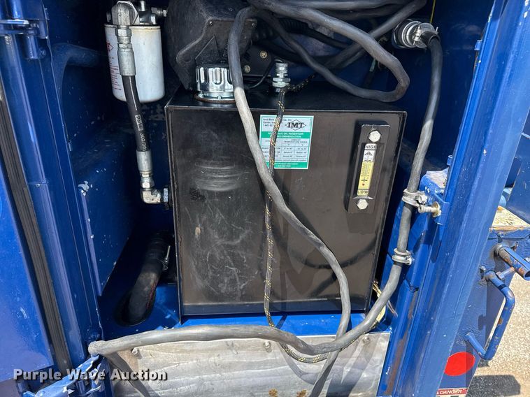 image for item EG5847 2010 International 4300 utility / service truck