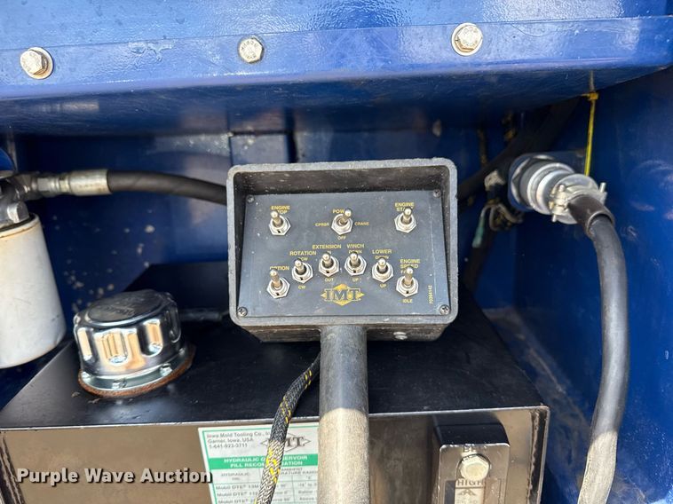 image for item EG5847 2010 International 4300 utility / service truck