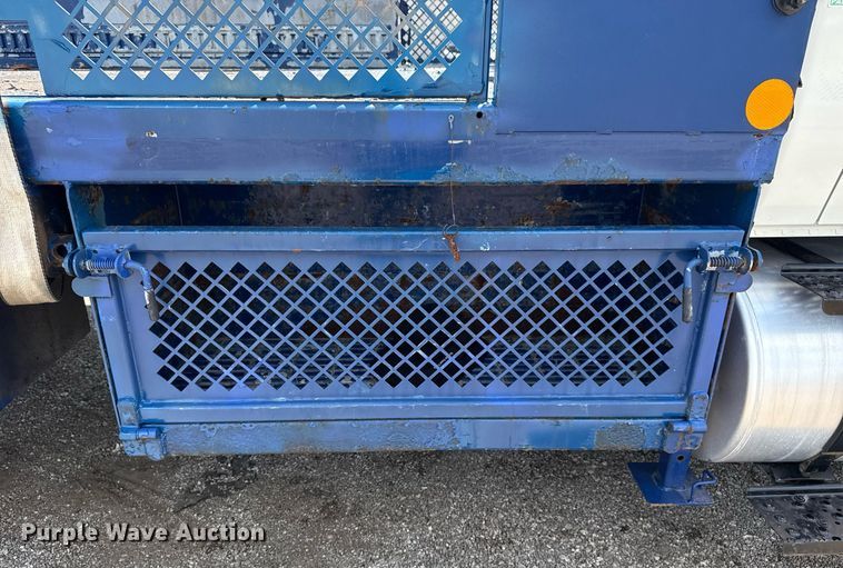 image for item EG5847 2010 International 4300 utility / service truck