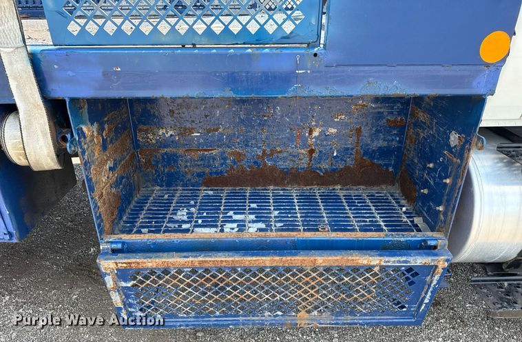 image for item EG5847 2010 International 4300 utility / service truck