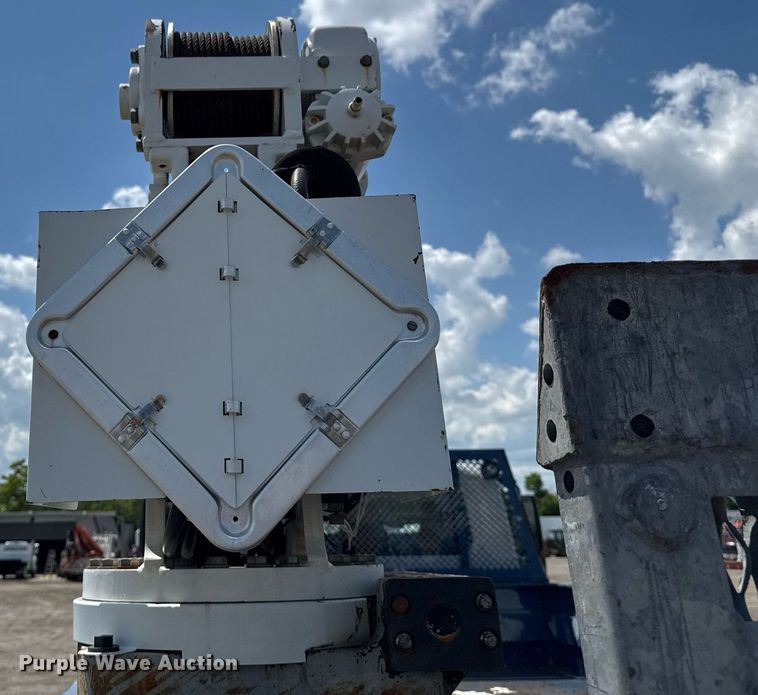 image for item EG5847 2010 International 4300 utility / service truck