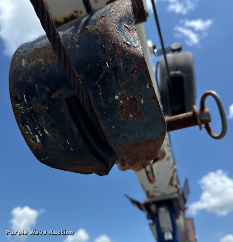 image for item EG5847 2010 International 4300 utility / service truck