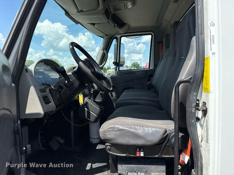 image for item EG5847 2010 International 4300 utility / service truck