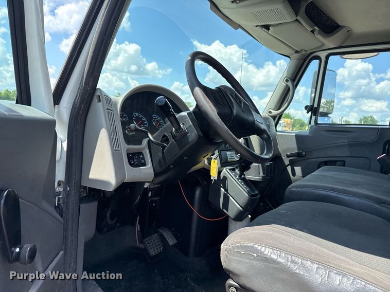 image for item EG5847 2010 International 4300 utility / service truck