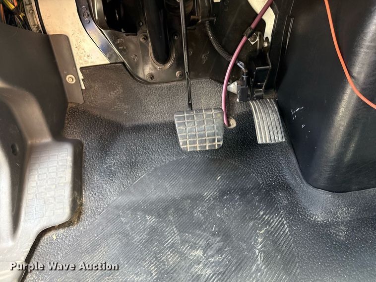 image for item EG5847 2010 International 4300 utility / service truck