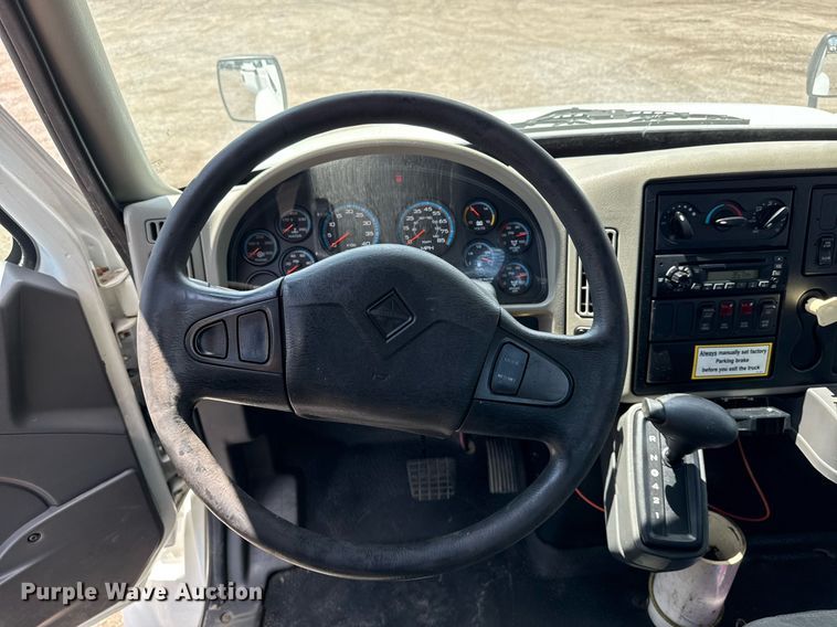 image for item EG5847 2010 International 4300 utility / service truck