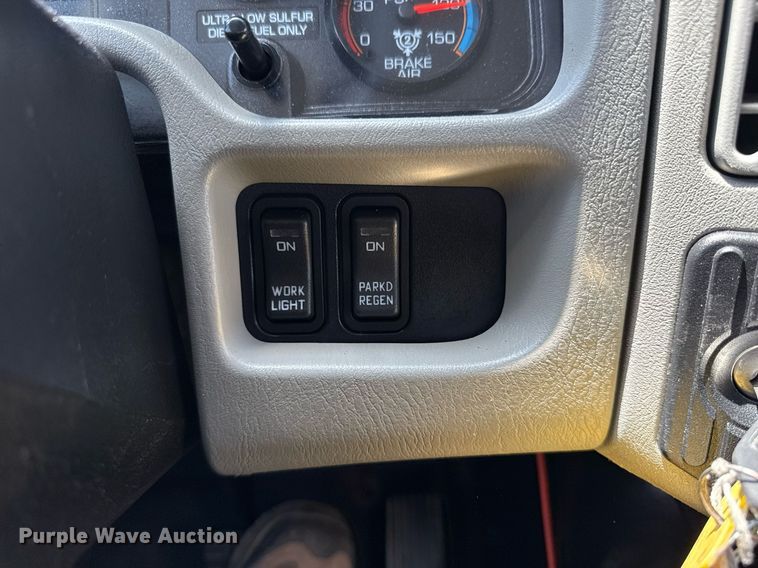 image for item EG5847 2010 International 4300 utility / service truck