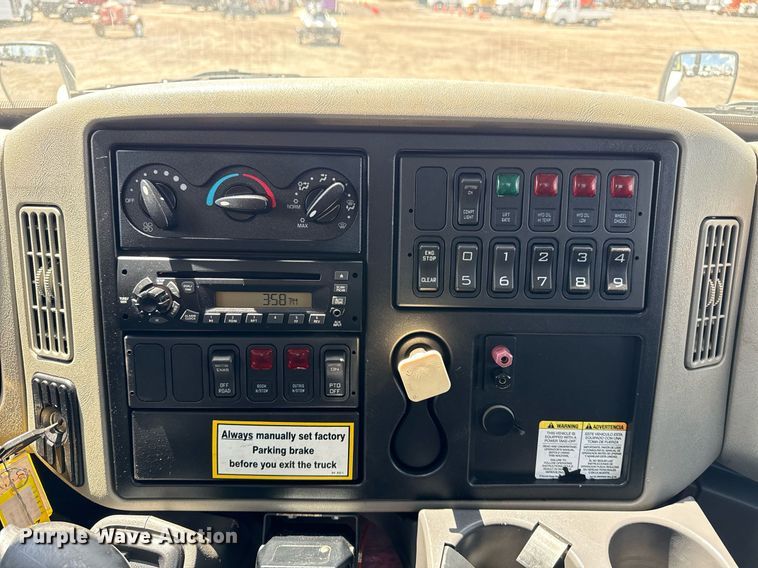 image for item EG5847 2010 International 4300 utility / service truck