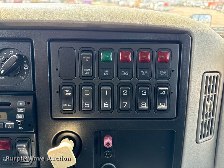 image for item EG5847 2010 International 4300 utility / service truck