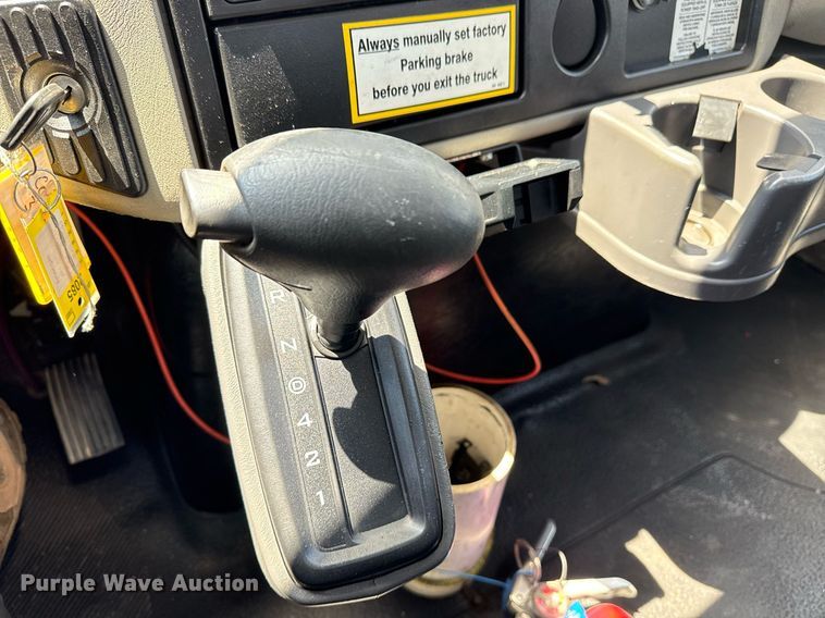 image for item EG5847 2010 International 4300 utility / service truck