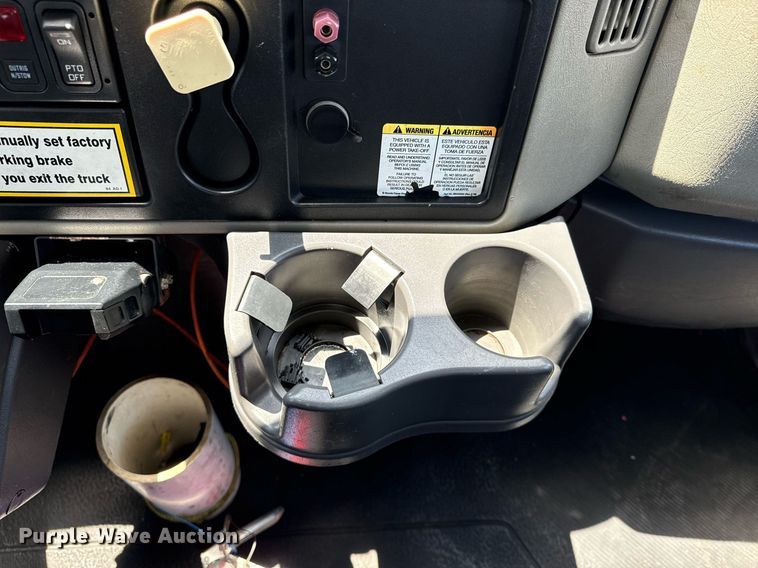 image for item EG5847 2010 International 4300 utility / service truck