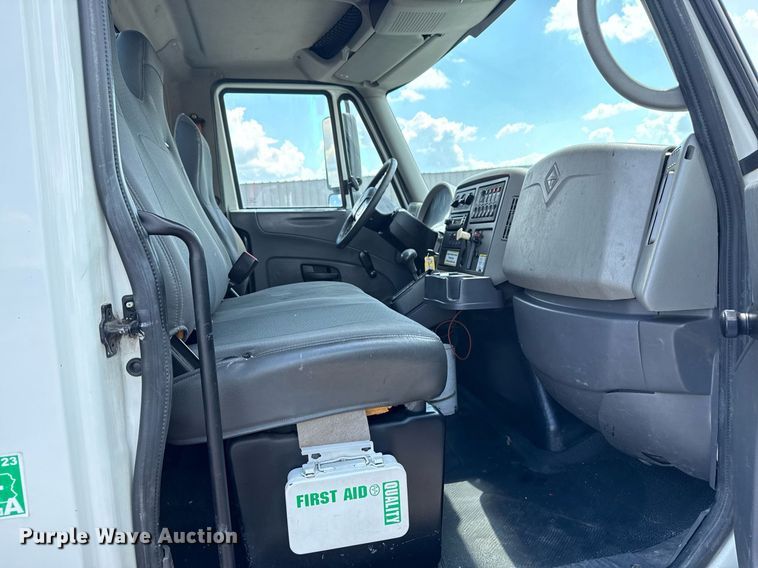 image for item EG5847 2010 International 4300 utility / service truck